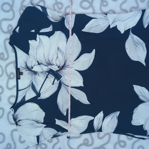 Marine floral print blouse from dynamite size S - Picture 4 of 5